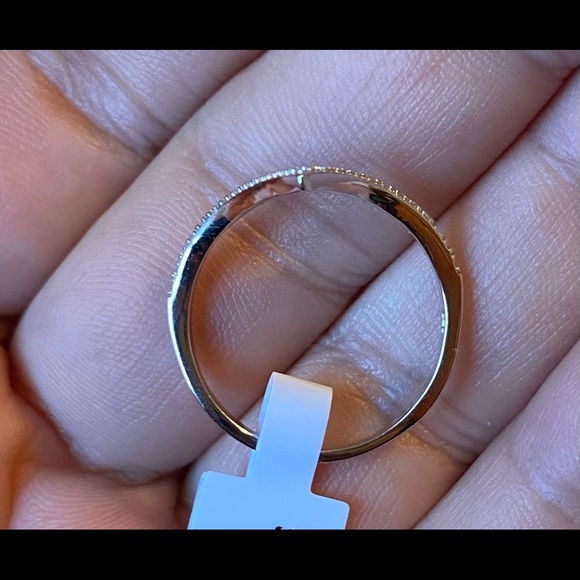 V Shape Chevron cz Stackable - Picture 4 of 5